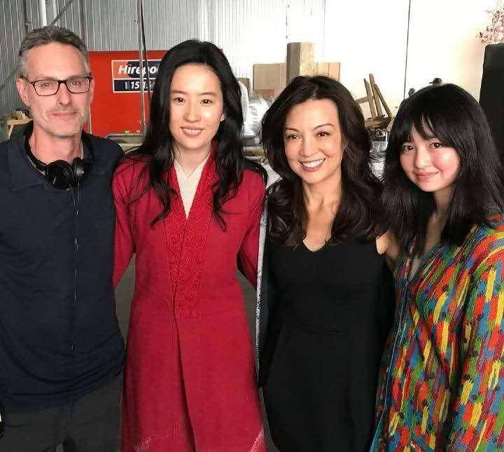 网友|原创刘亦菲挺真实的，颜值确实下坡了，但还是美的！