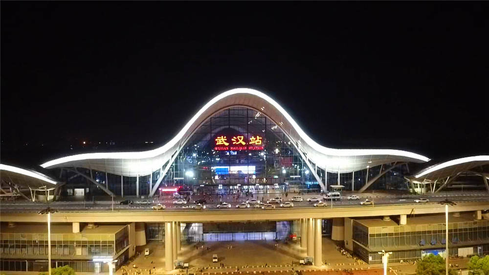 航拍"全球最美建筑"武汉站之夜