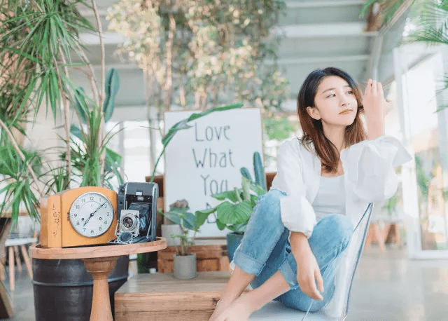 拍照怎么拍好看在家 4f8b303ae79b466191899d32c1e69634.png