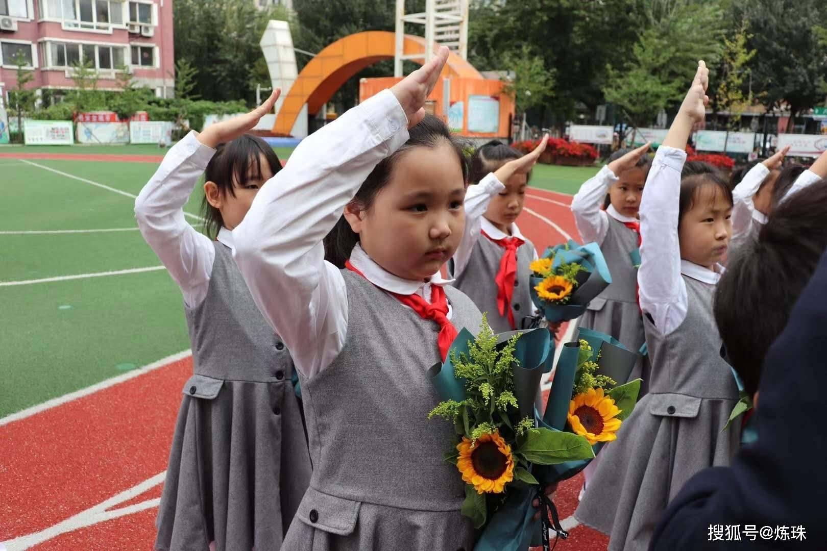 今天是教师节祝老师们节日快乐怎么写