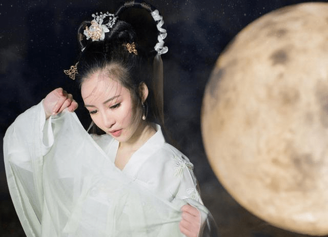 王母娘娘举办蟠桃宴(猜一成语)_王母娘娘的蟠桃园图片(3)