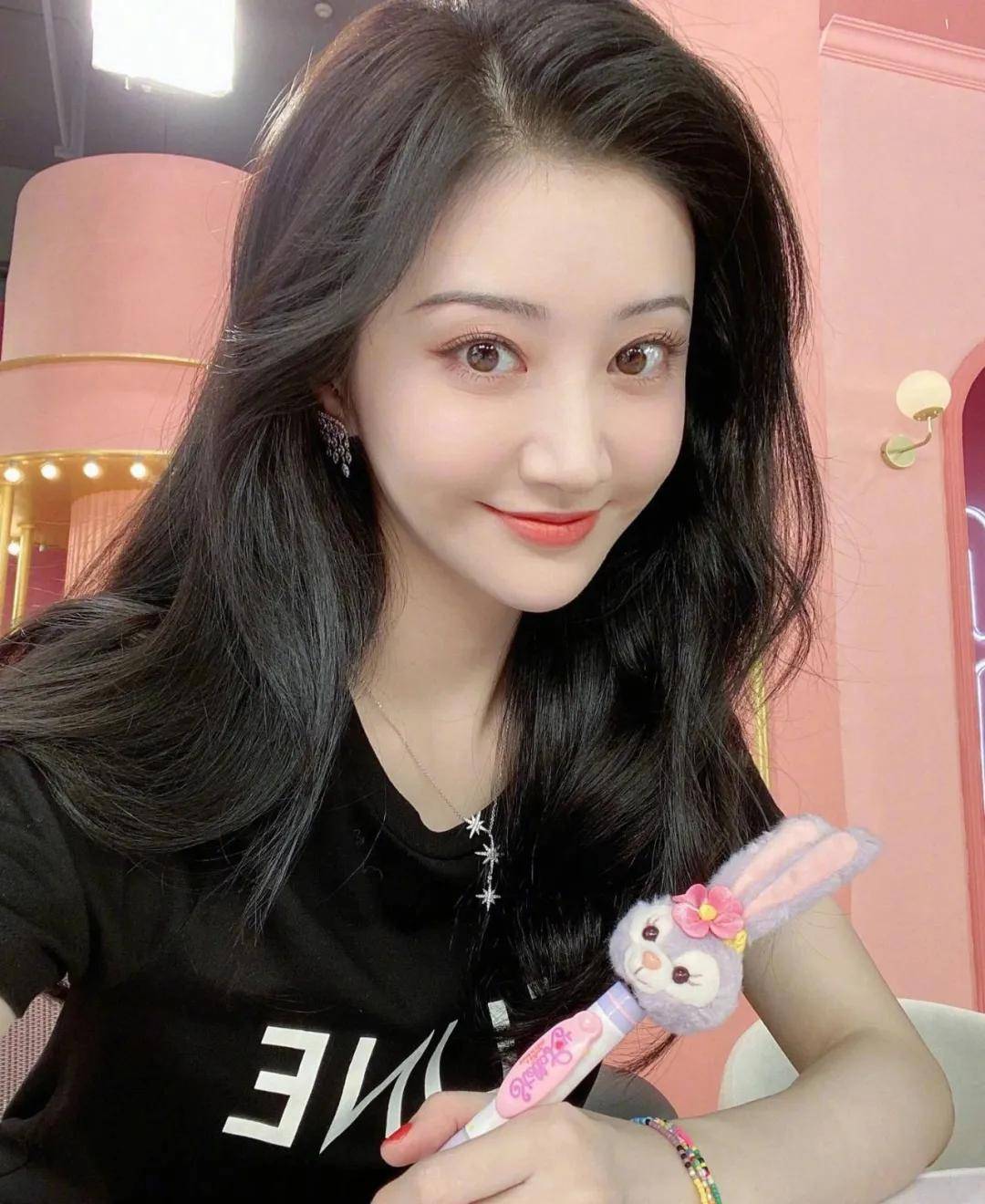 人中|向佐这个强大的长相洼地，真让人担心郭碧婷孩子的颜值