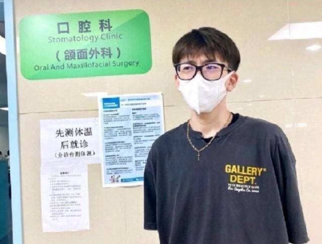 生日|原创费启鸣回应追星杨幂成功致下巴脱臼，学到新词“喜极而脱”