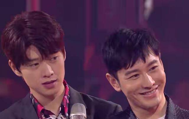 魏大勋杨幂综艺视频 7d05459e386c4332ae5f56b0380fc06d.jpeg