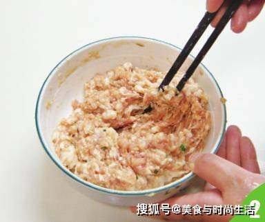 肉丸子|鲜嫩多汁，色泽诱人，一口一个停不下来炸好的丸子多加这一步