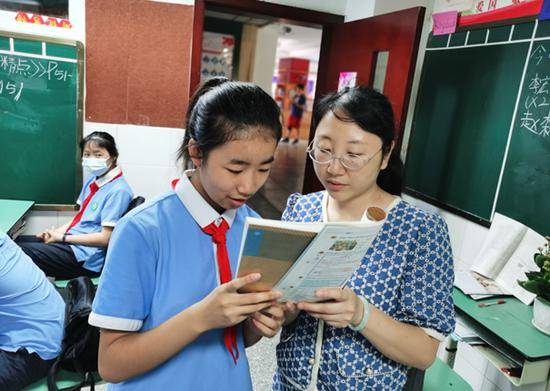 西外|教龄加起来近五十年 西外这两位教师用行动诠释爱与责任