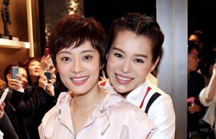 曾与混血老公同居4年,又深陷姐弟恋8年,今嫁豪门