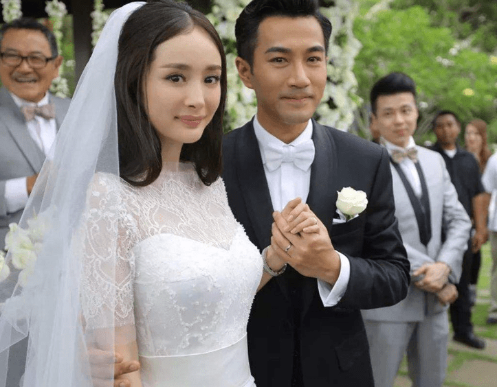 杨幂前绯闻男友俞灏明,在《八佰》中露出"真面目",牺牲真大