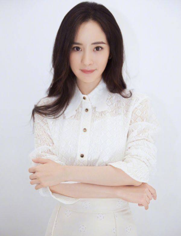 古装|杨幂最新路透公开，粉色古装造型显嫩，“最美古装美人”实锤了