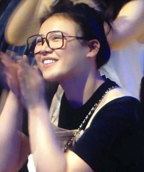 形象|马思纯怎么又胖了？素颜看脱口秀被拍，一脸胆怯惹人心疼