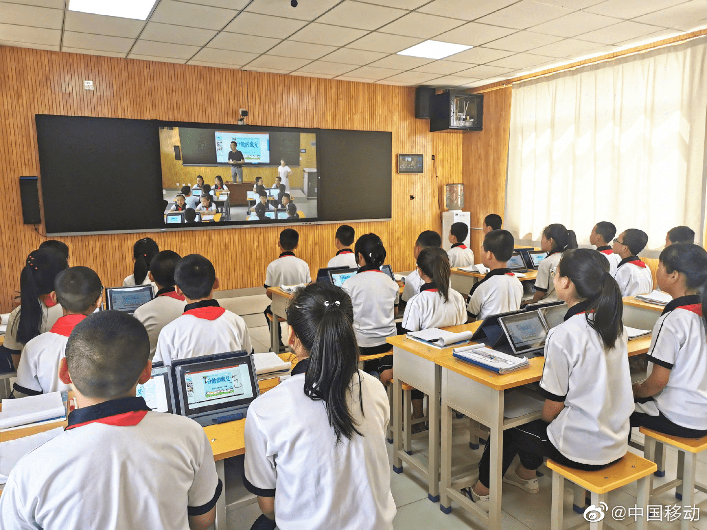 20周年|914【中投-终稿】20周年 - 教育扶贫+远程教育，“移动人”坚守了什么？