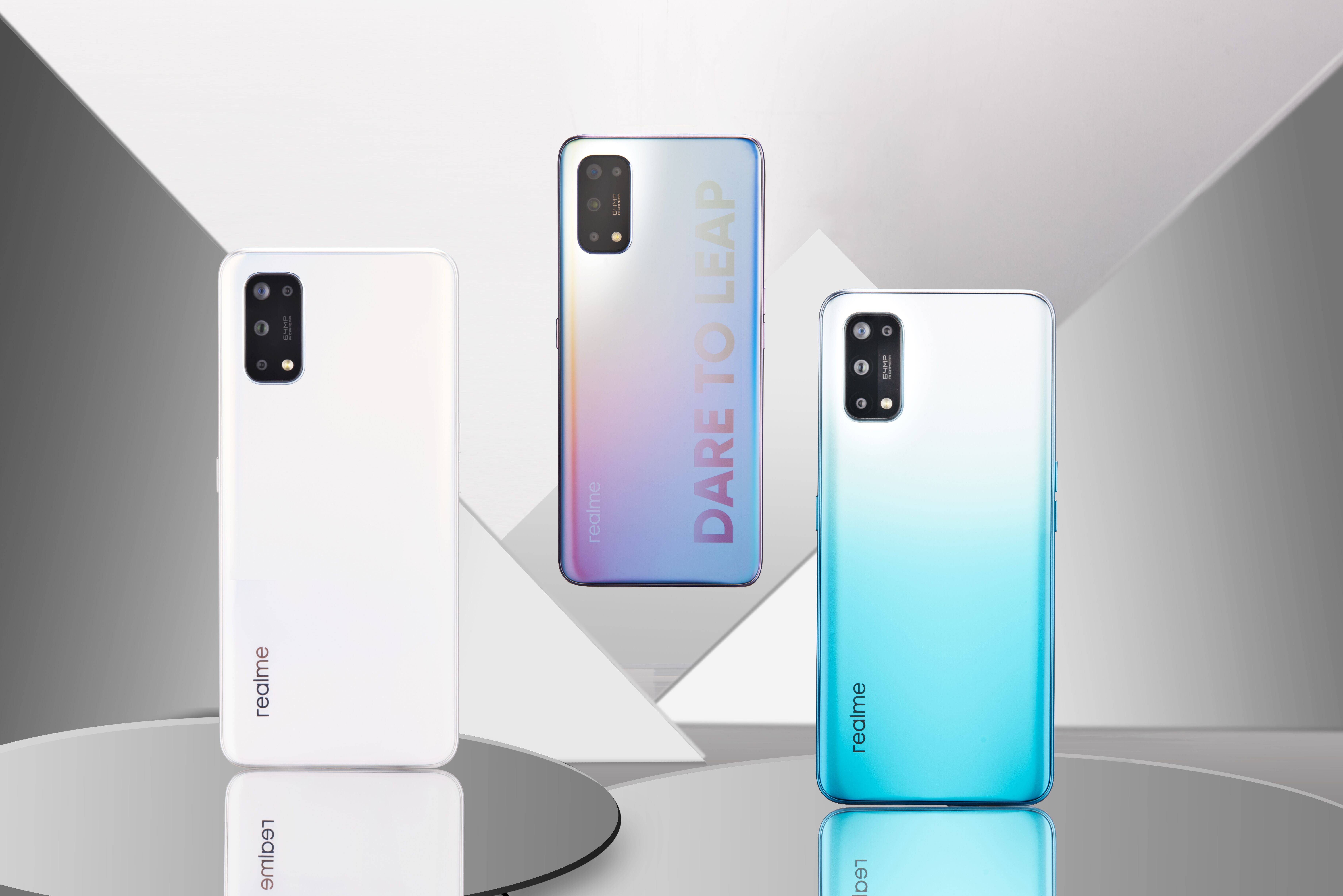 《realme 真我X7系列线下热销 轻薄闪充深受年轻人追捧》