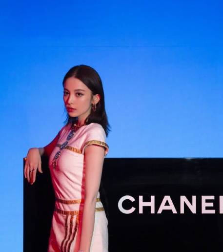 名牌|古力娜扎真是壕,一身名牌显高级感,至今还单身真可惜