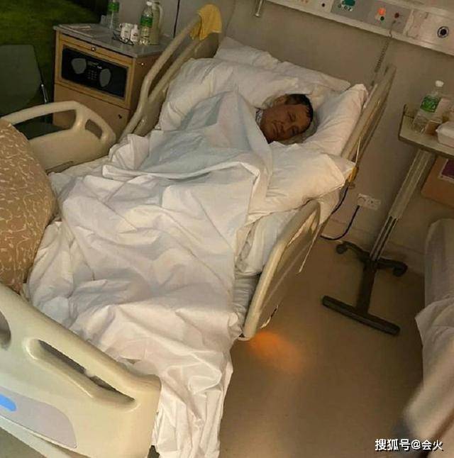 武打港星自曝患肺癌,病床照面露憔悴骨瘦如柴