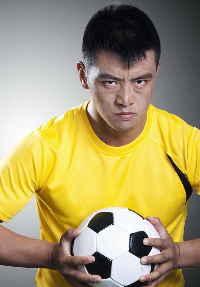 ‘江南体育登录’
中国注册足球运发动为啥会那么少？(图1)
