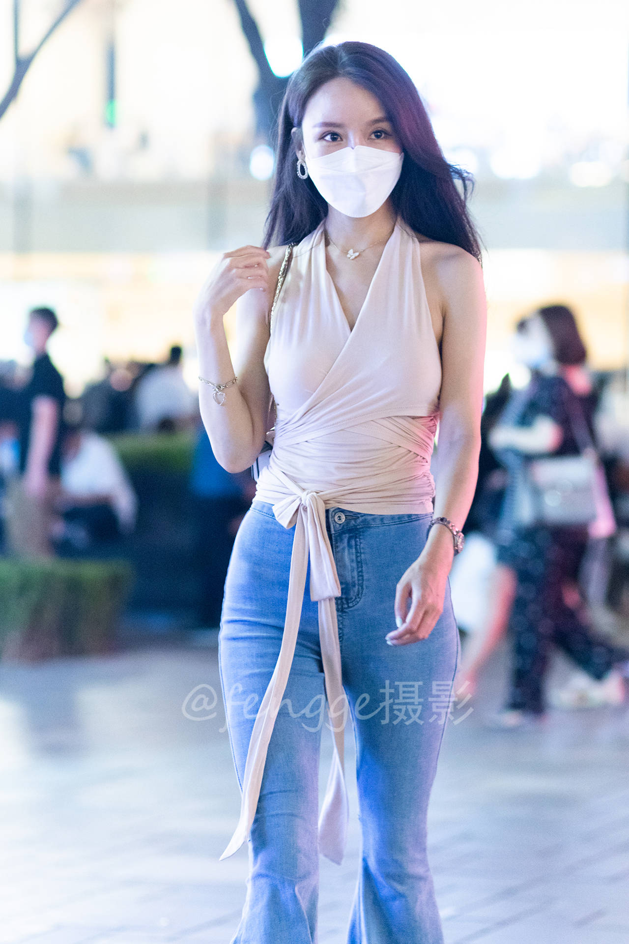 造型|喇叭裤与高跟鞋真是绝配，美院也有会穿搭的漂亮的小姐姐！