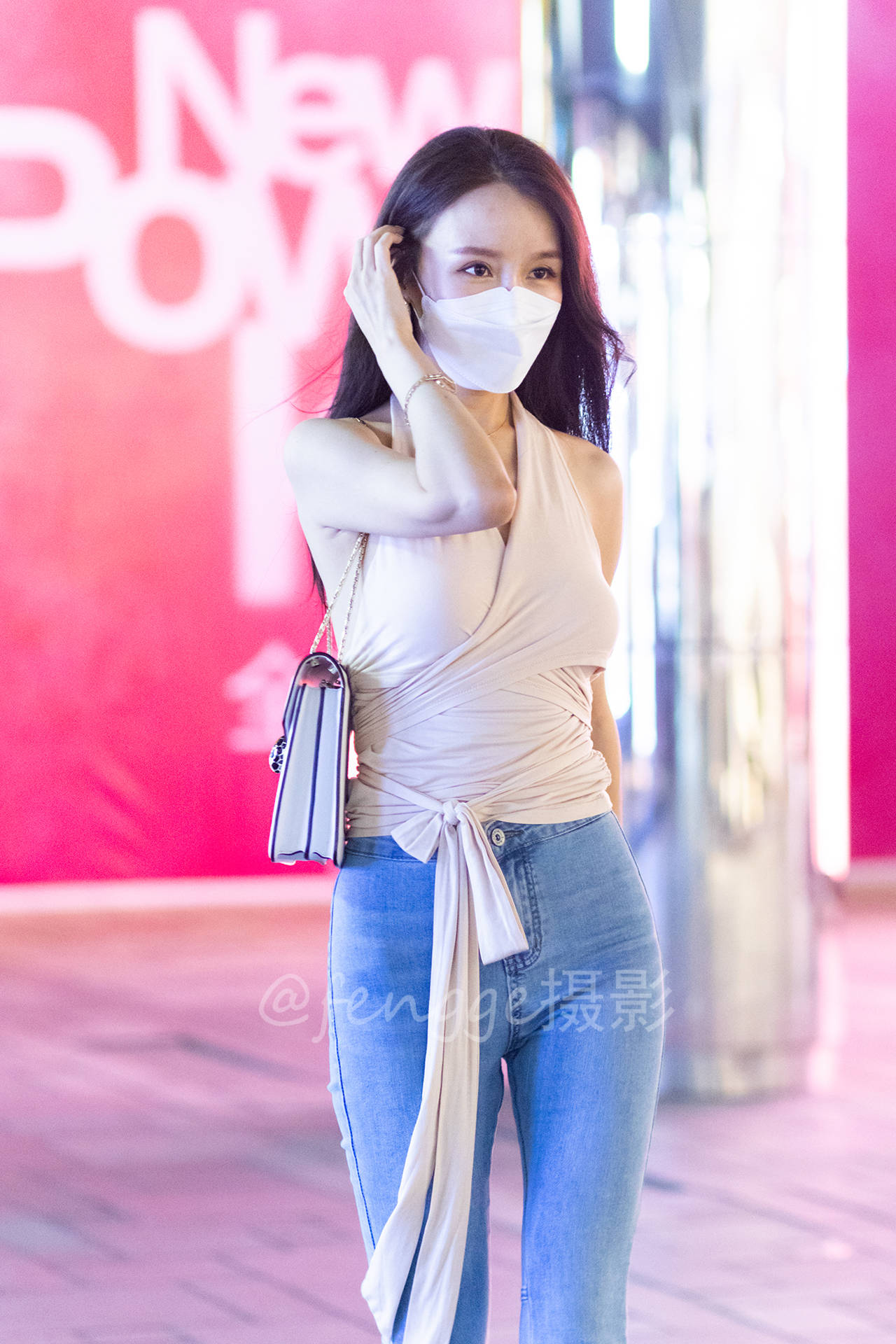 造型|喇叭裤与高跟鞋真是绝配，美院也有会穿搭的漂亮的小姐姐！