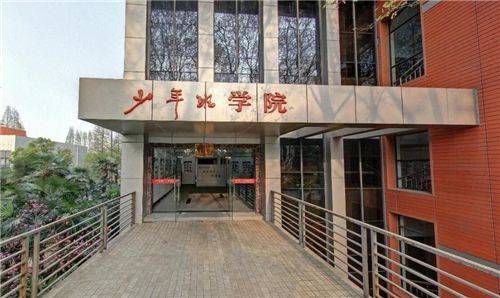 奇琪|分数出来老师沉默了广东16岁女孩口出狂言:“懒得考清华北大”