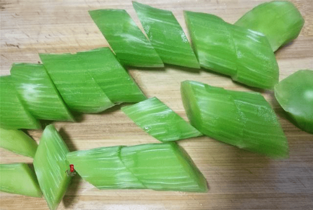 胡萝卜怎么切菱形好看 684ac84325c2449ba9b3c43dfc2a83a6.png