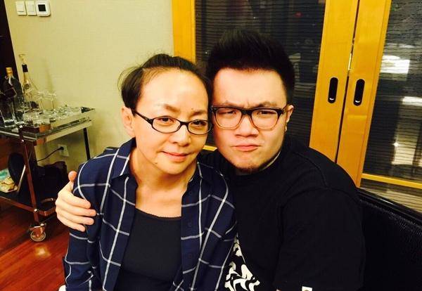 继女斩获国际大奖成华人之光!亲儿子却强捧不红