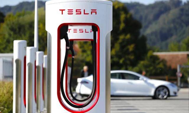 特斯拉|特斯拉建全球最大超级充电站，比普通超充站大6倍