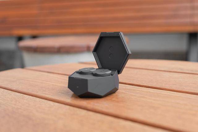 AirPods|「老罗推荐」时尚与科技完美结合，降噪完胜索尼WF-1000XM3