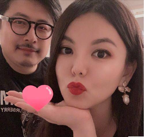 李湘再公开表白王岳伦，甜蜜分享国外结婚照，