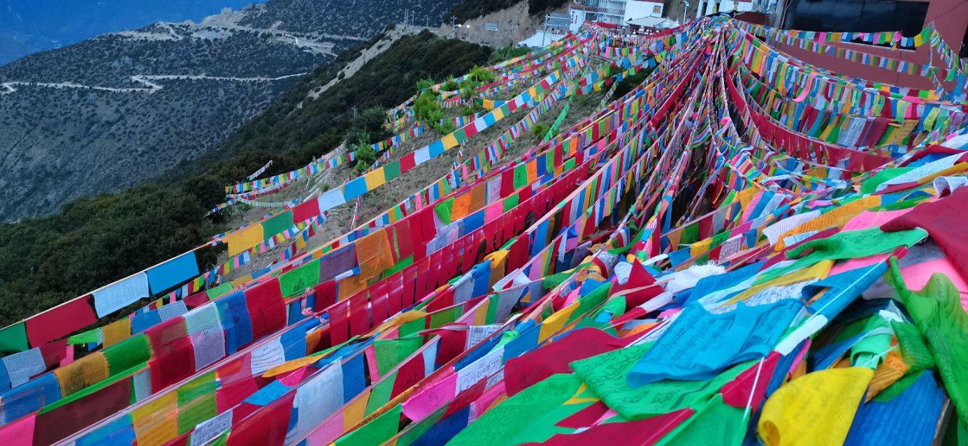 金山多大多少人口_日照金山图片