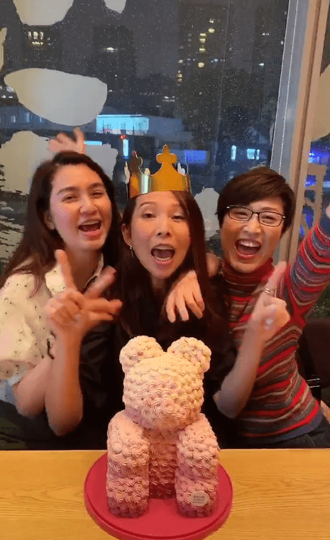 生日怎么拍照两人 4e83cabb9fc7419e840cee824c2ae52c.png