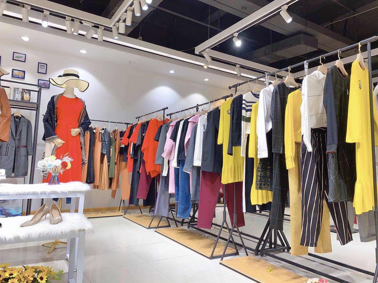 一家|新手创业：开一家品牌女装折扣店的发展前景