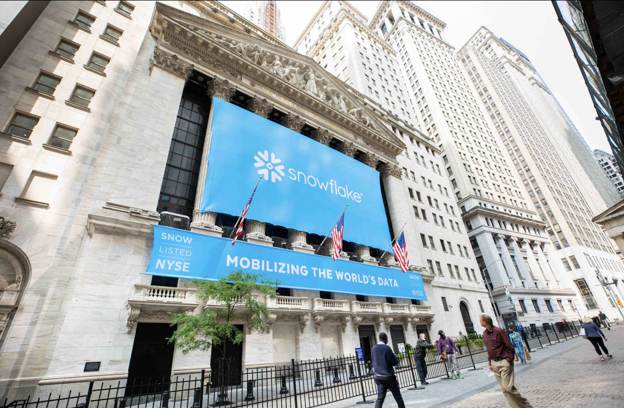 发行价|巴菲特加持的Snowflake开盘股价翻倍：市值超700亿美元