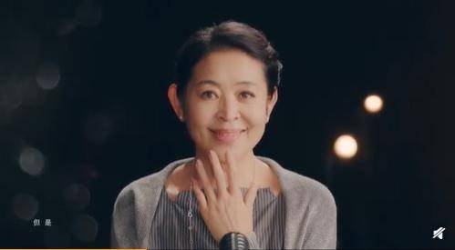 演讲|61岁倪萍状态绝了！参加演讲大谈好奇心是什么，气质不输年轻人