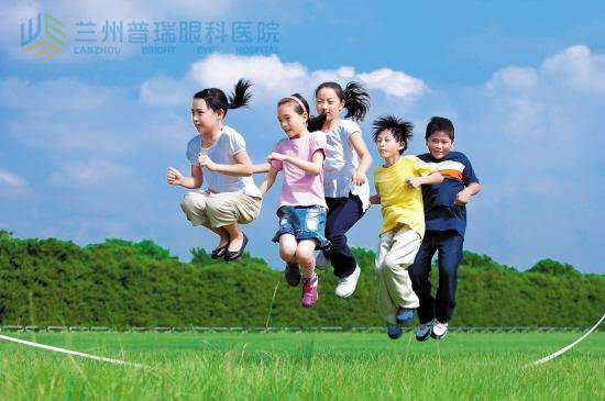 孩子|多带孩子去户外活动，真能预防近视吗？