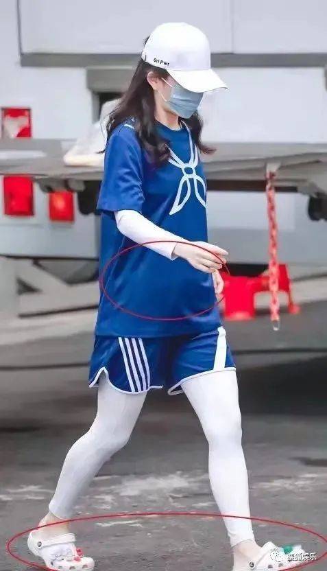 娱乐日报|胡一天恋情曝光?谢娜小腹微凸?德云社抢票堪比春运?