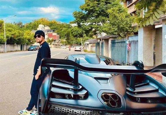 盘点全球巨星的超级车,冠军帕奎奥居然“看了”