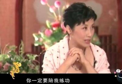 香港最艳女星，却苦恋21年嫁穷小子，终身不孕