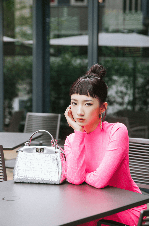 潮标|孟美岐新造型“丑”到难以置信？刘海是败笔，却被人说是时尚潮标