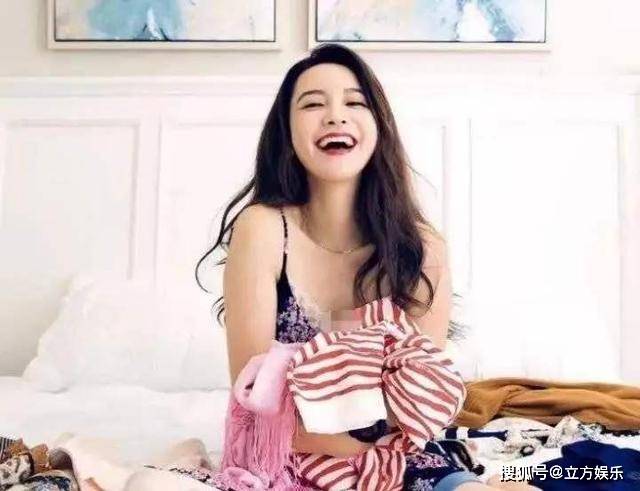 互换|董花花张大奕风格互换？后者走起了成熟风，前者开始扎丸子头！