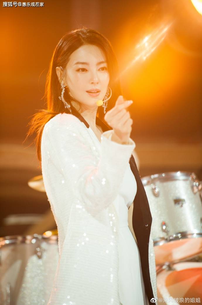 姐姐|原创《浪姐》成团半个月，宁静万茜张雨绮等人各忙各的，7人仍未合体