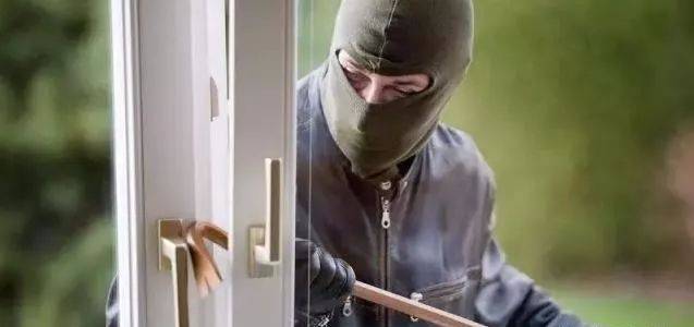 梦中警钟，小偷的两次侵袭与自我防卫的觉醒