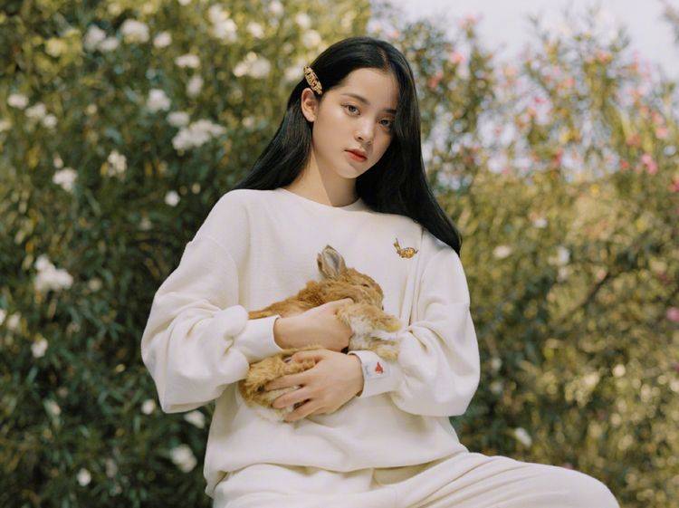 技能|欧阳娜娜设计衣服，又开启了设计师技能，真的是趋向全能了