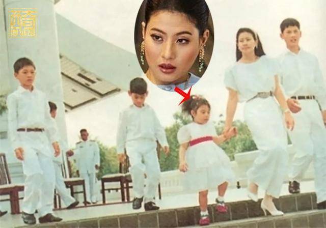 余瓦|泰王33岁小女儿思蕊梵，涂黑色唇膏出席派对，气场力压一众名媛