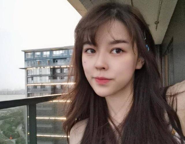 沫子晒出毕业照网友找出她当学生的照片这身材让人不敢相信