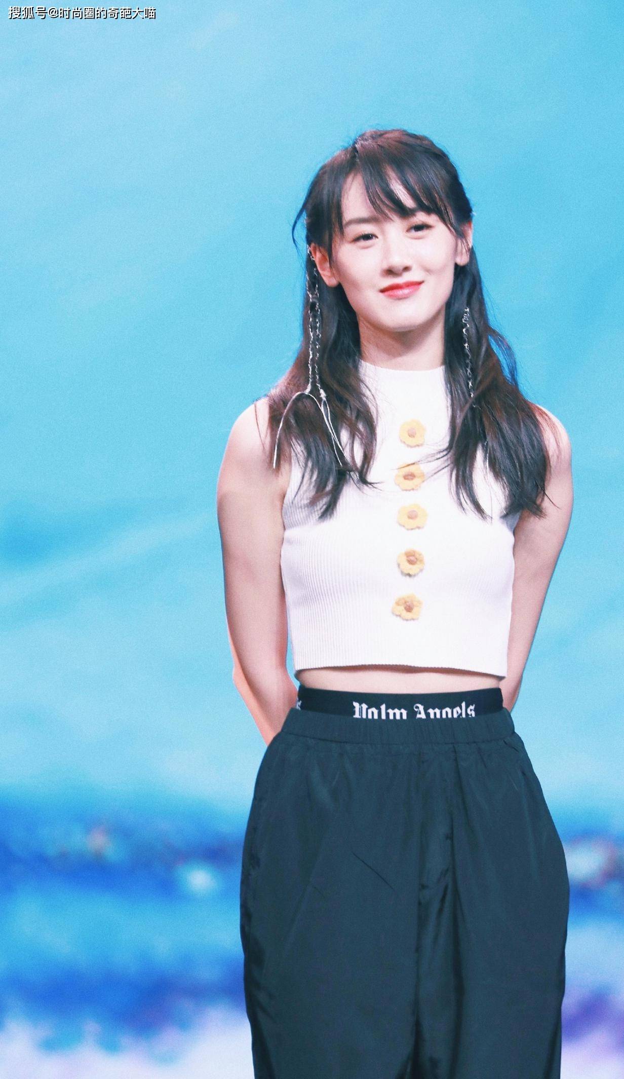 体态|精修图都救不了袁冰妍的苦情脸！体态减分，和剧中甜美模样差太多