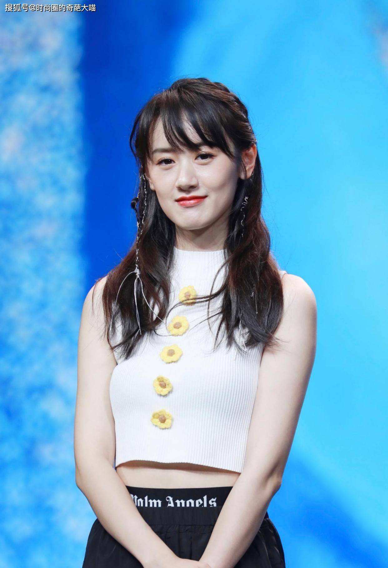 原创精修图都救不了袁冰妍的苦情脸!体态减分,和剧中甜美模样差太多