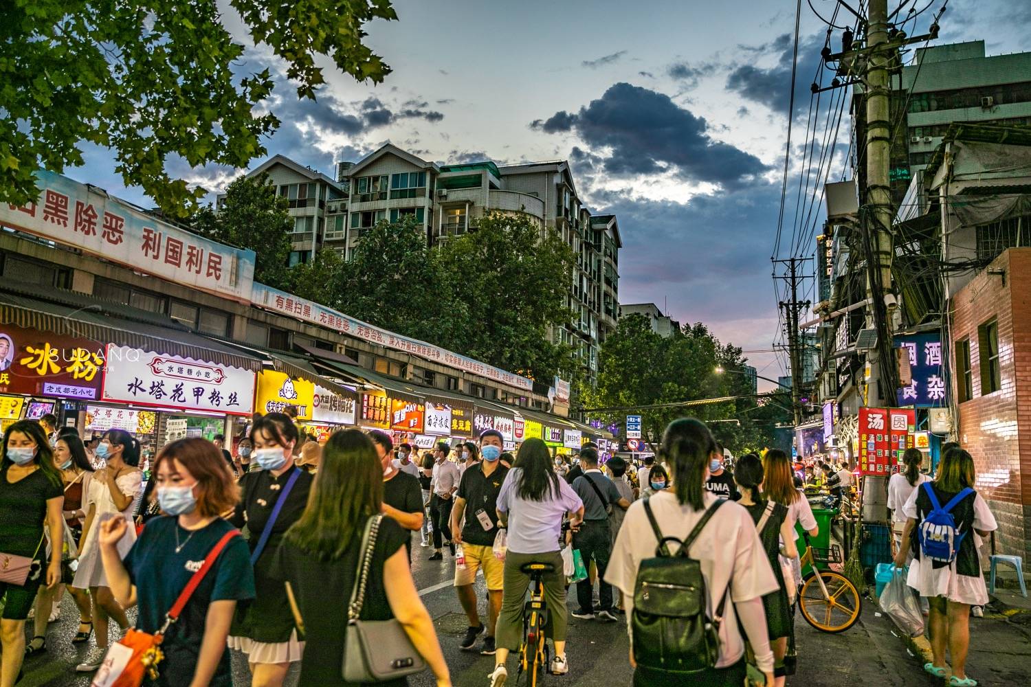 外地人没去过的武汉老街小巷:鲜衣怒马裹挟市井烟火,妙哉