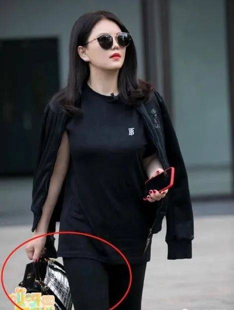 王岳伦|李湘夫妇有多壕气？奢侈首饰被打码，一身随意穿搭可抵一套房