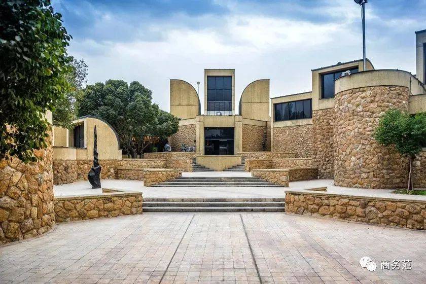 珠宝|最美“末代王后”坎坷一生：珠宝富可敌国，流亡后丈夫子女去世…