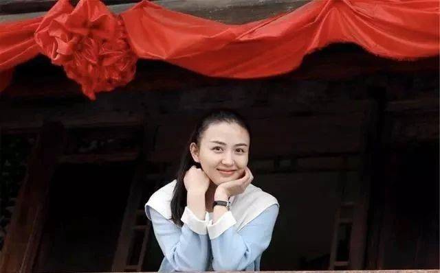 曾给杨幂做过助理,因长相甜美被导演看中,如今32岁成功逆袭