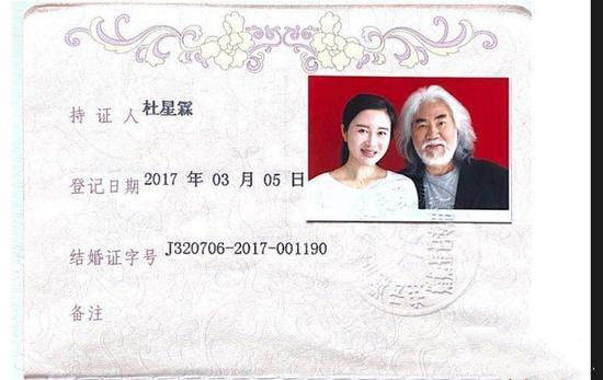 69岁张纪中每晚哄娃不喊累，娇妻频晒幸福大赞体